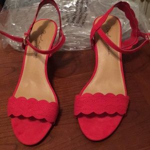 Red suede kitten heel shoes. Size 8 1/2 medium